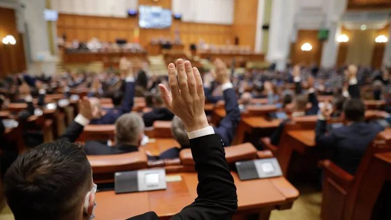 Bugetul pentru 2026 este în aer. Scandal uriaș în Parlament din cauza banilor. PSD a părăsit sala / Schimb de replici între ministrul Florin Manole și Robert Sighiartău (PNL): „Nu se mai poate! Tu nu știi cifre, sunt doar discuții politice. Să nu minți!, îți zice porunca”