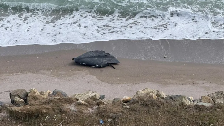 O dronă a fost descoperită între Costineşti şi Tuzla. Autoritățile sunt în alertă