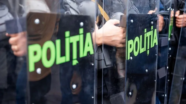 Polițiștii fac scandal la Guvern, nu acceptă tăieri de salarii și majorarea vârstei de pensionare: „Bolojan este un monstru care vrea doar să pună taxe. Este o ticăloșie ce face!”