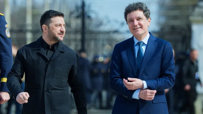 Nicușor Dan și Volodimir Zelenski au semnat declarația de parteneriat strategic. Colaborare în proiecte militare, de energie, conectivitate și pentru asigurarea drepturilor minorității române din Ucraina