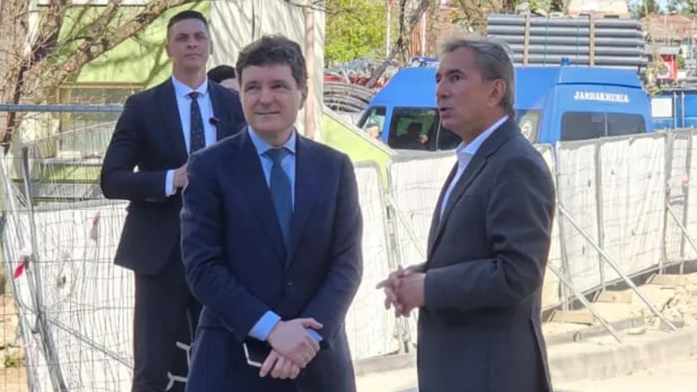 Nicușor Dan, prezent pe șantierul Centrului de Mari Arși de la Timișoara. Mesaj pentru medicii din România: „Mulțumim pentru tot ce fac, pentru nopțile nedormite, pentru anii de studii pe care i-au făcut” GALERIE FOTO