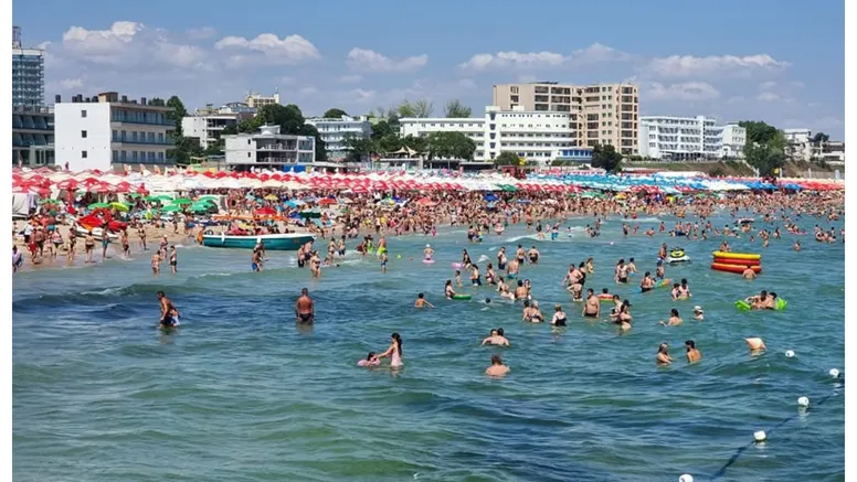 Postarea virală a unei turiste dezamăgite de concediul petrecut la Eforie Nord: ”Mârlănia e omniprezentă, șezlonguri ocupate de giboni”