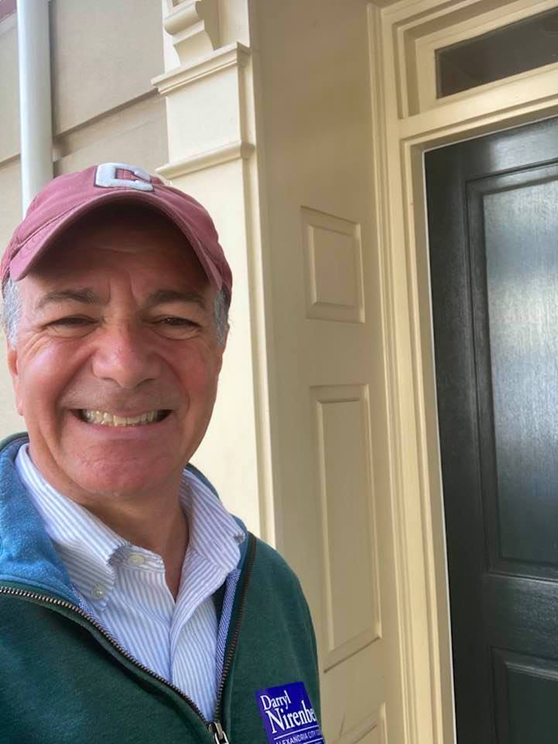 Nirenberg a absolvit Colgate University cu mențiunea Cum Laude. Și-a obținut diploma de juris doctor (J.D.) la Facultatea de Drept a Universității George Washington, la cursuri de seară, în timp ce lucra în Senat, finanțându-și singur studiile.