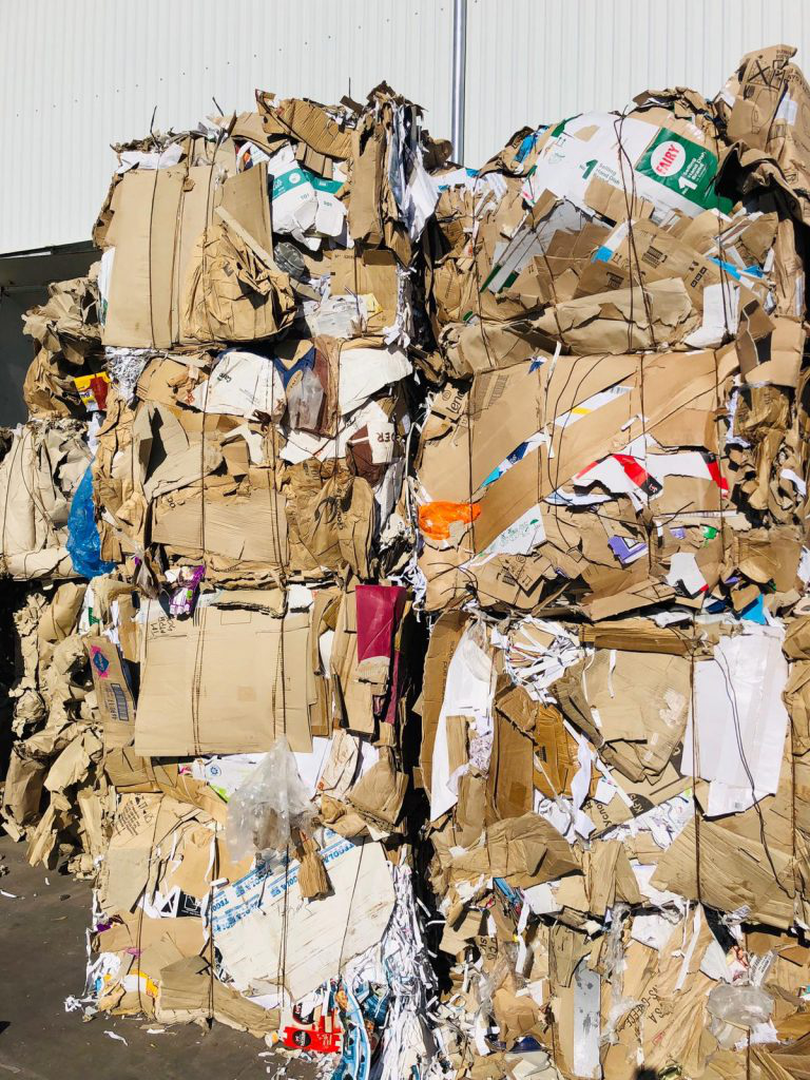 Europenii generează 7 milioane de tone de deşeuri din haine în fiecare an