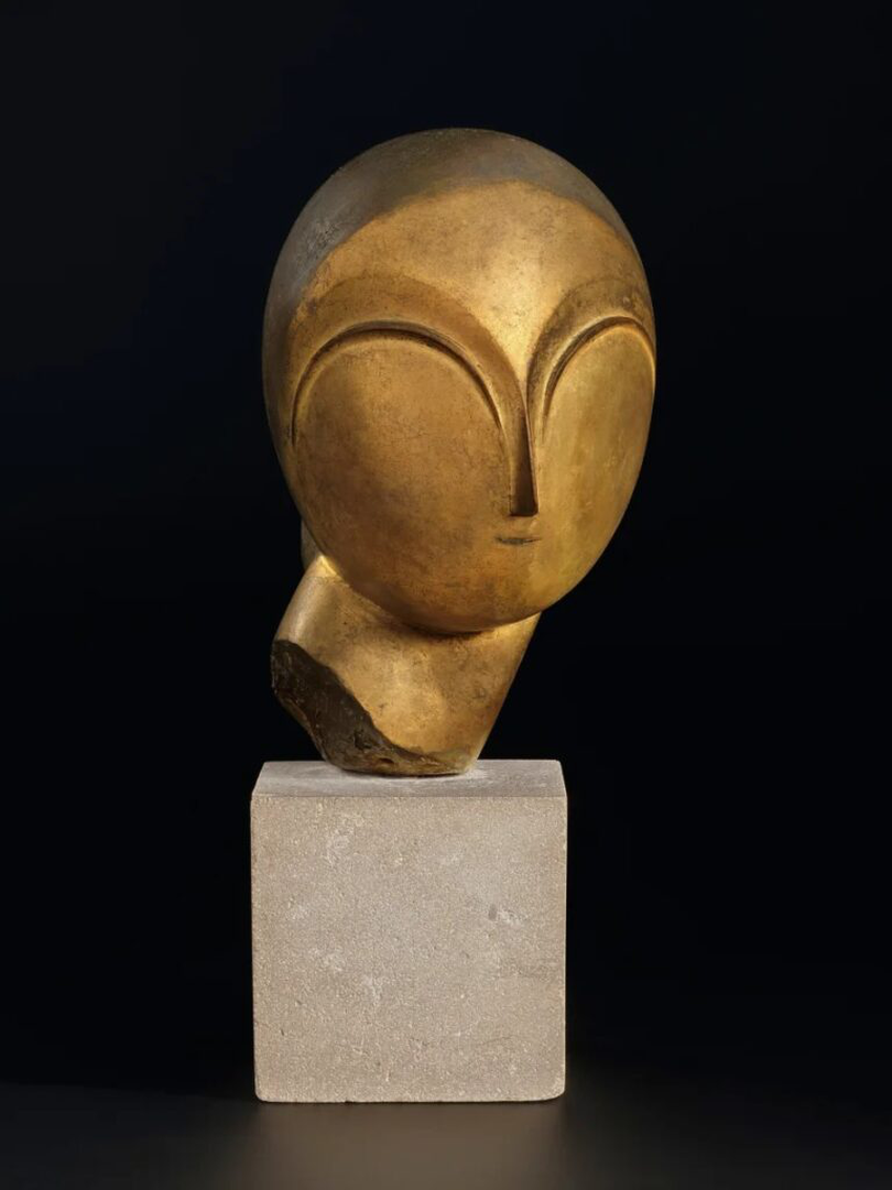 „Danaida” este un cap din bronz cu patină brună, realizat într-o etapă în care sculptorul explorează ideea de formă pură și de obiect meditativ, situat între figurativ și abstract.