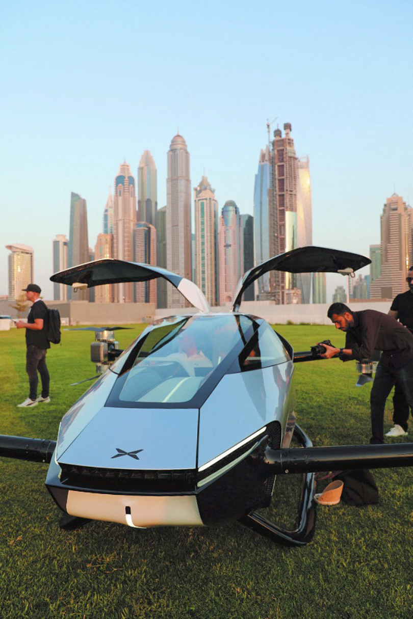 VIDEO. Mașina viitorului a fost testată în Dubai. Iată cum arată X2, primul autoturism zburător