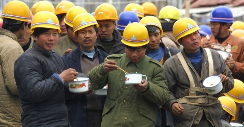 Firmele nu mai vor să lucreze cu români. Numărul companiilor care apelează la muncitori străini s-a dublat