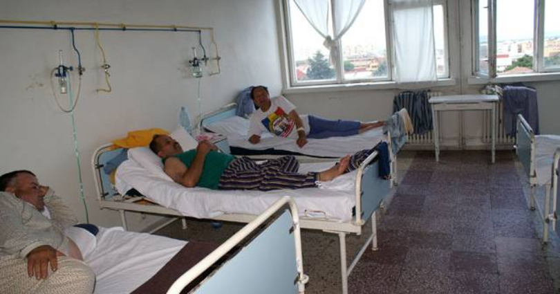 Bătaie de joc în spitale! Un bolnav în România trebuie să supraviețuiască cu 22 de lei pe zi