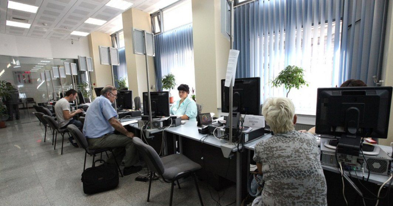 Klaus Iohannis a promulgat legea! Funcționarii publici vor putea lucra de acasă 5 zile pe lună