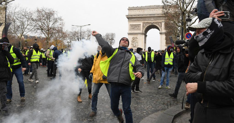 Proteste masive după ce vârsta de pensionare a crescut în Franța