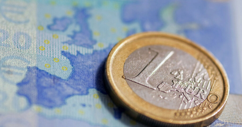 Bulgaria trece la moneda euro
