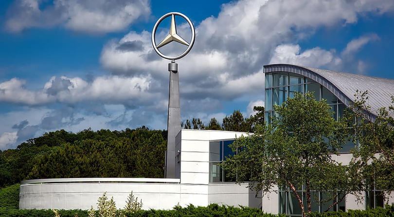 Mercedes reduce utilizarea gazului natural în fabricile companiei din Germania și pariază pe energia eoliană