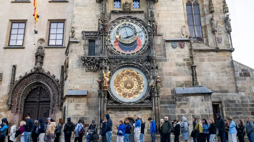 Mihai Mitrică, directorul Asociaţiei Editorilor, ar dori aşa cozi şi în România