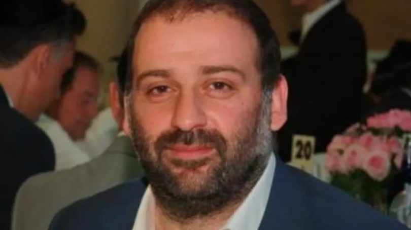 Unul dintre foștii asociați de afaceri ai președintelui, Timur Mindich, a părăsit țara. Mindich a fost coproprietar al studioului TV Kvartal 95, unde a început cariera de actor a lui Zelenski, înainte de a fi ales președinte.