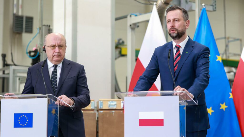 Ministrul polonez Kosiniak-Kamysz a precizat că aceste fonduri vor asigura ca 80% din investiții să rămână în Polonia, beneficiind direct companiile și angajații locali.