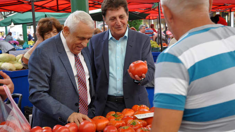 Petre Daea este încântat de investițiile cu roșii ale Citronex/ sursa foto: agrointel.ro