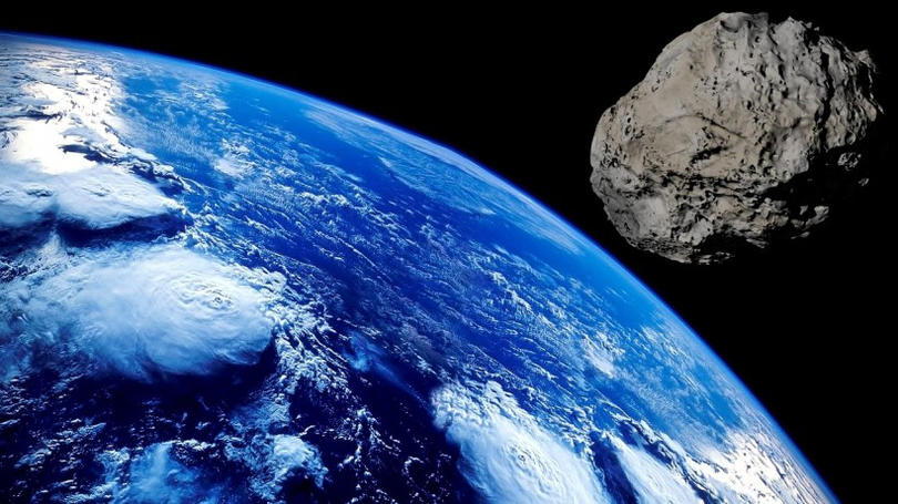 Un asteroid va intra în atmosfera Pământului