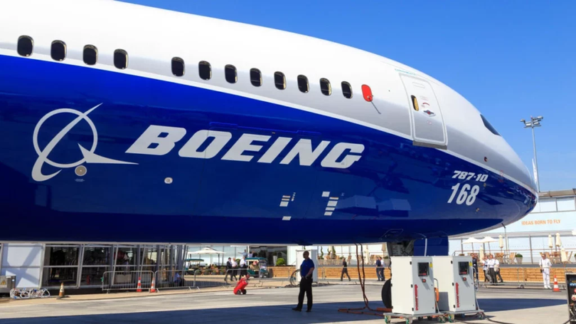 Boeing îngheaţă angajările 