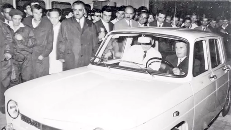 Nicolae Ceaușescu, testând prima Dacia Lăstun