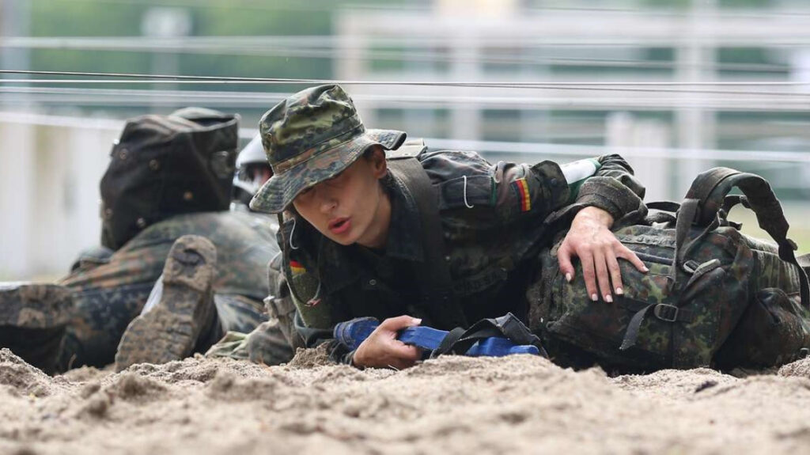 Bani mai mulţi pentru armată