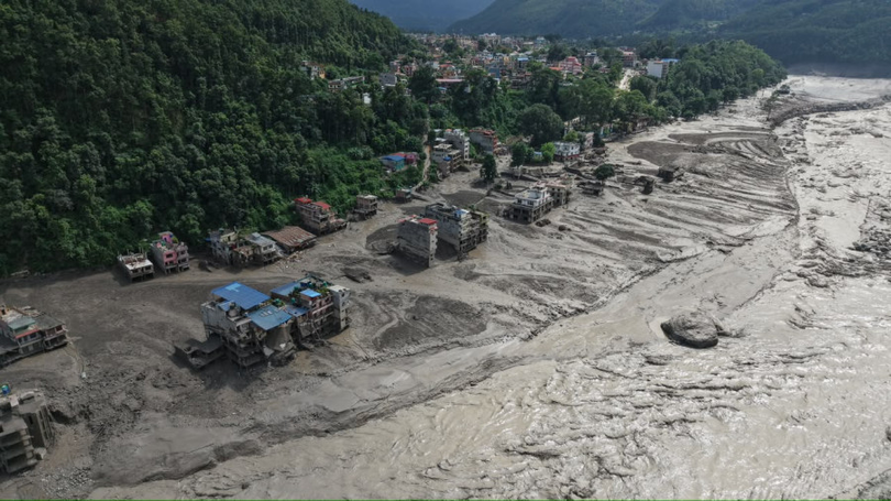 Dezastrul a provocat pagube majore infrastructurii din regiunea himalayană. Viiturile au distrus sau avariat drumuri, poduri și instalații energetice și au izolat comunități întregi.