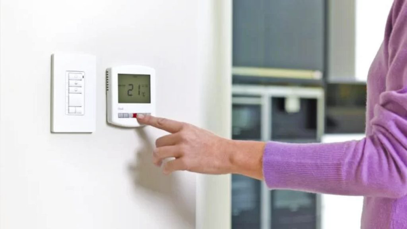 Termostatul de ambient ne ajută să economisim din costurile de încălzire pe timpul iernii 