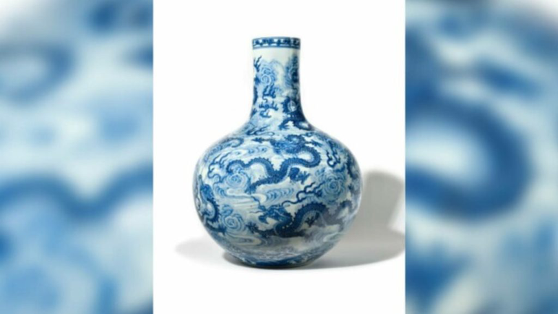 O vază chinezească evaluată inițial la 2.000 de euro a ajuns să fie vândută cu 9 milioane de euro 