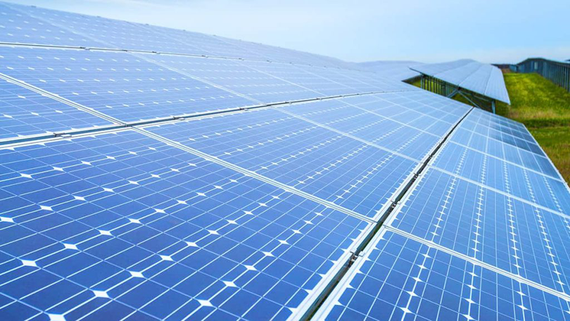 Parcul fotovoltaic achiziționat de Rezolv Energy de la Monsson, cu o putere instalată de 1.044 MW, va fi situat în județul Arad și va genera mai mult de 500 de noi locuri de muncă în zonă