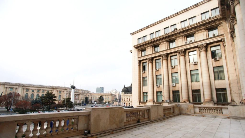 Balconul de unde Ceaușescu a ținut ultimul discurs, recomandat în ghidul de vizitare al Bucureștiului