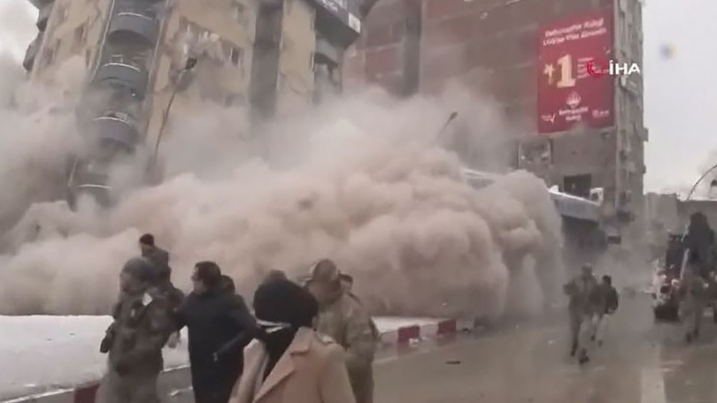 Un bloc din Turcia s-a prăbușit în 5 secunde/ sursa foto: stirilekanald.ro