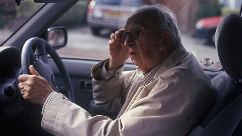Șoferii peste 70 ani trebuie să îndeplinească noi condiții pentru a conduce în continuare