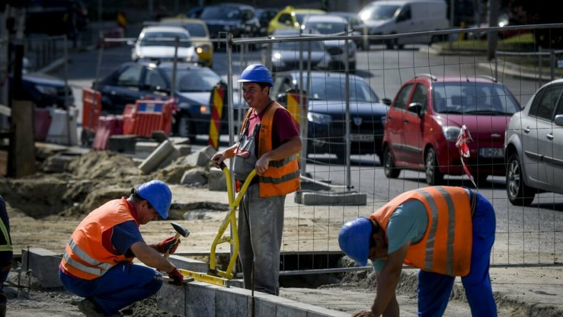 Din cei aproape 1,9 milioane de salariați plătiți cu salariul minim, 342.678 lucrează în construcții
