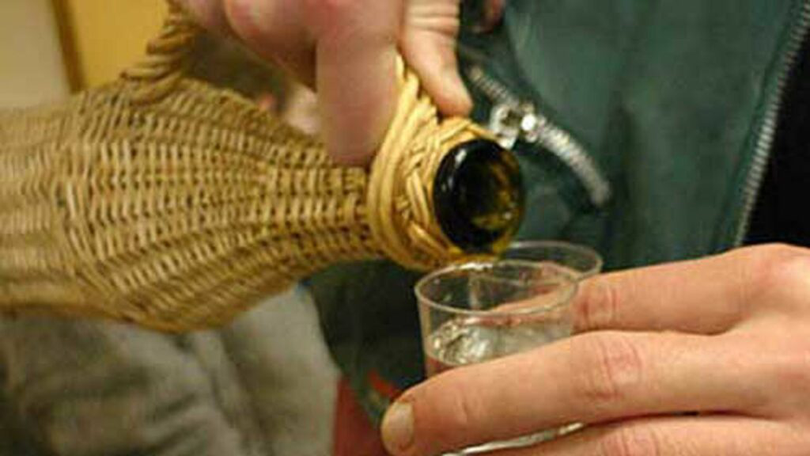 Un român bea, în medie, 11 litri de alcool pur pe an