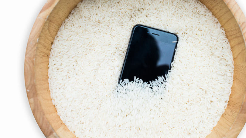 De ce nu e bine să pui un iPhone în orez