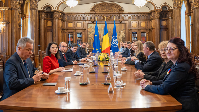 Președintele României a avut joi, 21 mai 2026, la Palatul Cotroceni, o serie de discuții cu membrii grupului parlamentar „Uniți pentru România”, ai grupului parlamentar „PACE – Întâi România”, precum și cu parlamentarii neafiliați.