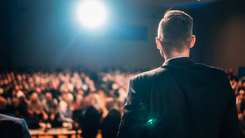 Înaintea alegerilor statale din Saxonia-Anhalt, candidatul principal al AfD, Ulrich Siegmund, a reiterat că va candida la funcția de șef al guvernului doar dacă partidul său câștigă majoritatea absolută și poate guverna singur.