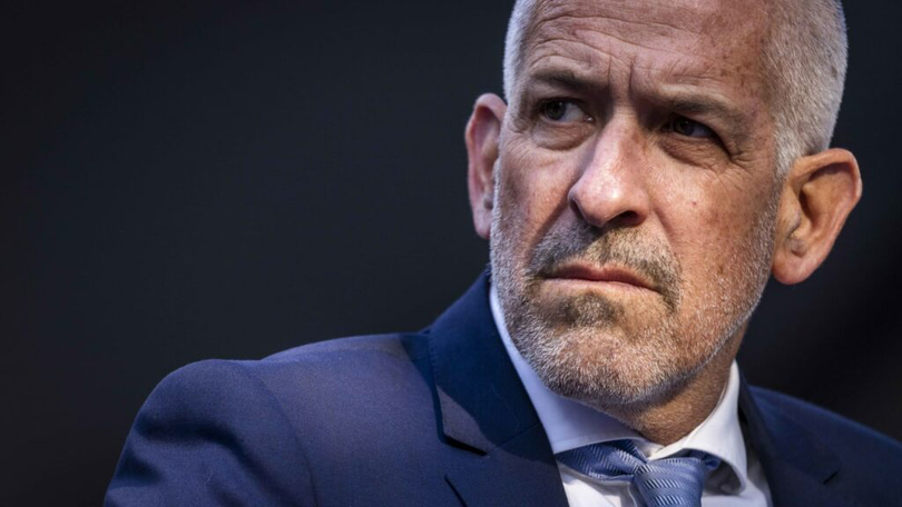 La doar câteva ore după ce Netanyahu și-a reiterat acuzațiile la adresa lui Ronen Bar, fostul șef al serviciilor de informații a amenințat, pe 28 septembrie, că îl va da în judecată pe premier pentru defăimare.