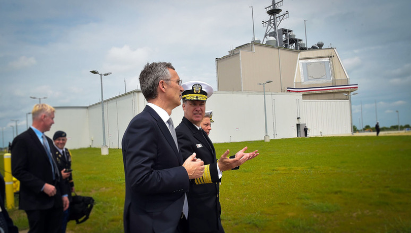 Secretarul General al NATO, Jens Stoltenberg, la ceremonia inaugurală a Aegis Ashore, Baza Deveselu (România), mai 2016.