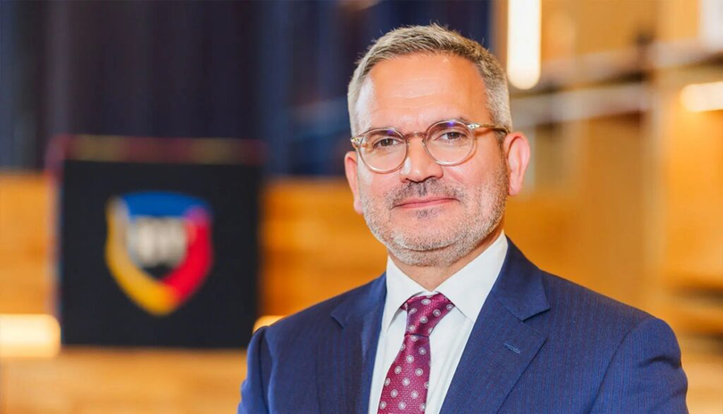 „Este un moment de referință inclusiv pentru Banca Transilvania, care confirmă capacitatea noastră de a susține campioni locali și proiecte de anvergură. Suntem pregătiți să sprijinim proiecte cu impact direct asupra a milioane de clienți și a întregului mediu de afaceri”, a declarat Omer Tetik, directorul general al Băncii Transilvania.
