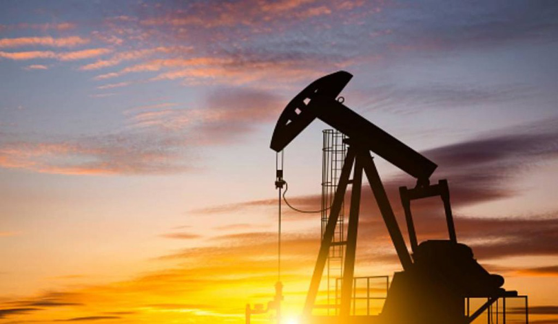 Prețul petrolului scade cu 5%