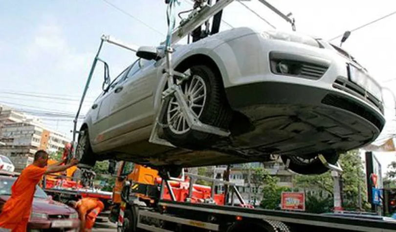 Bucureștean cu un Audi ridicat de primărie acum 5 luni a renunțat la mașina! Îl costă 23.000 de lei ca să o recupereze, mai mult decât face mașina! Cât trebuie să plătești pe fiecare zi în care mașina ta e „ridicată”