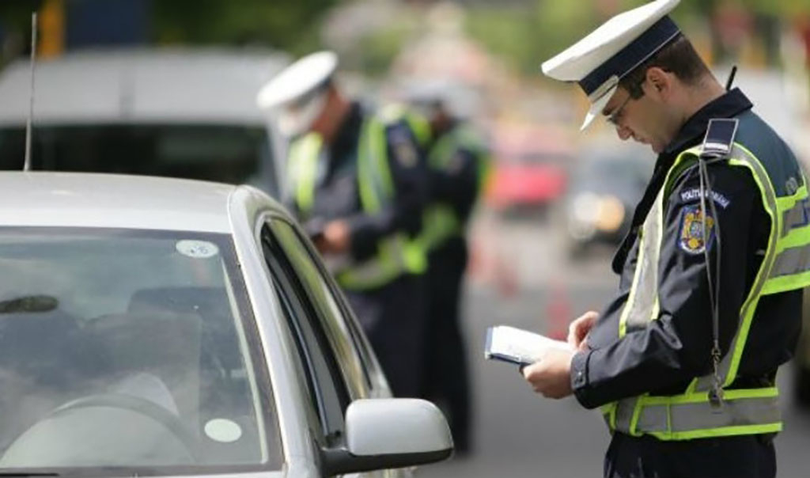 Polițiștii rutieri se amendează între ei! Peste 30% dintre agenții de circulație au rămas fără permis de conducere