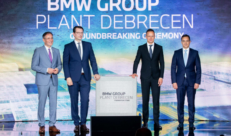 Oficialii BMW, la inaugurarea uzinei din Debrecen