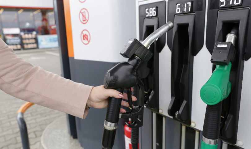 Compensația de 50 de bani pe litrul de combustibil ar putea dispărea! Guvernul ia să renunțe la acestă măsură