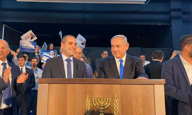 Ofir Katz, liderul majorității parlamentare (Likud) și Benjamin Netanyahu, prim-ministrul Israelului.