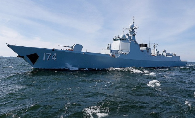 Presa japoneză a relatat la începutul lui septembrie că un distrugător chinez de tip 052D și o navă de realimentare au „încercuit aproape complet” arhipelagul japonez, timp de o lună, o mișcare rară pentru Marina PLA.