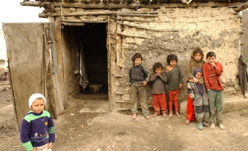 Copiii români sunt cei mai săraci din Europa, informează Eurostat