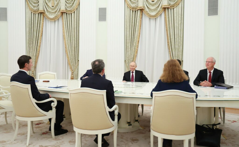 Trump a spus că Witkoff și Kushner au plecat de la Moscova convinși că Putin dorește să pună capăt războiului. „Impresia lor a fost foarte puternică că ar dori să ajungă la un acord”.