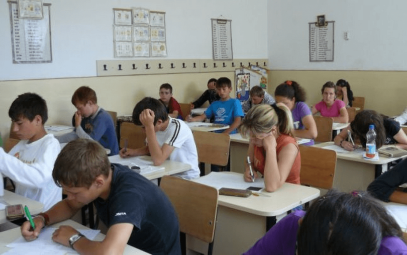 Finanțele anchetează autoritățile locale cu privire la modul în care se plătesc bursele elevilor din România