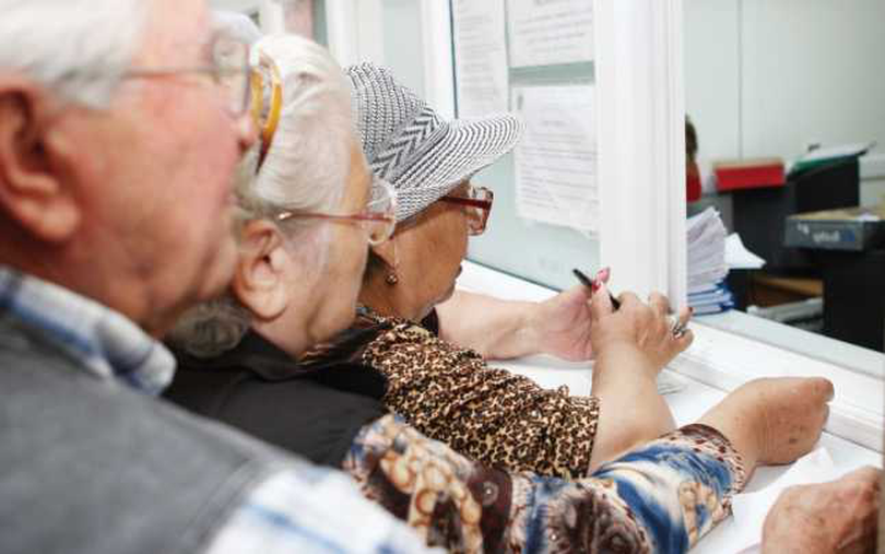 Românii așteaptă recalcularea pensiilor